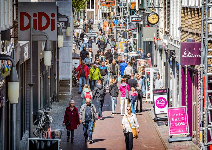 Ondanks de coronabeperkingen is het vaak druk in het centrum van Goes.