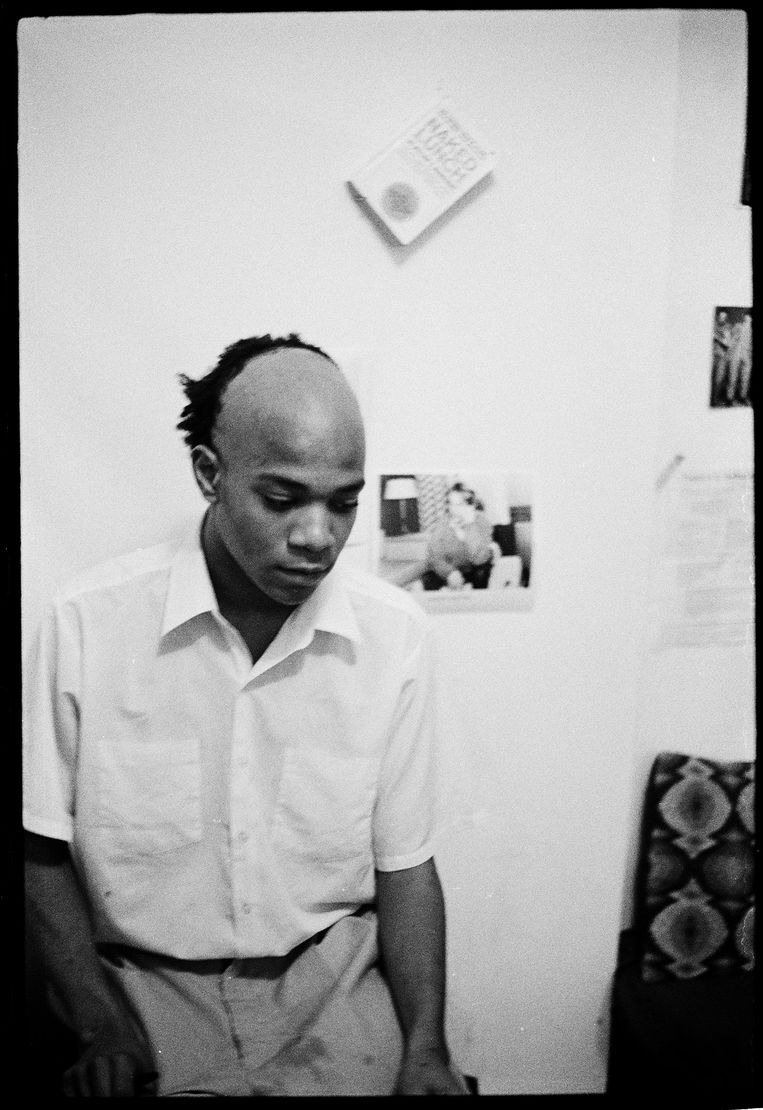 Basquiat in zijn appartement, 1981.
 Beeld  Alexis Adler