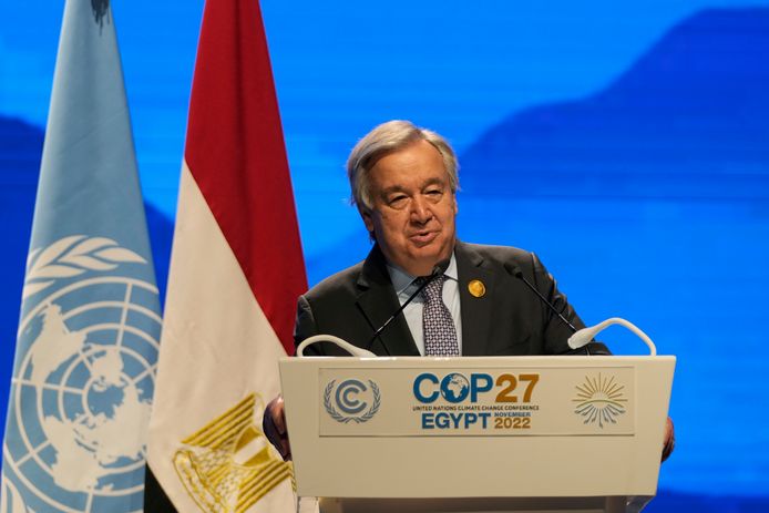 VN-baas Antonio Guterres op de COP27 in Sharm el-Sheikh: 'verslaving aan fossiele brandstoffen opgeven'.