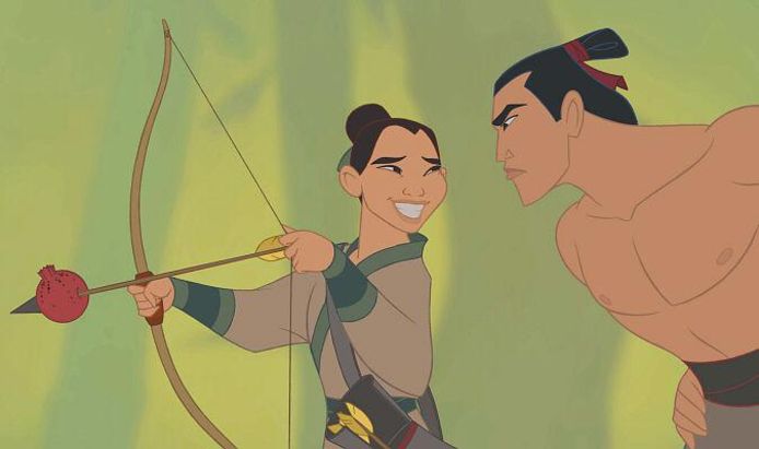 Li Shang (rechts) is niet meer te zien in de nieuwe versie van ‘Mulan’.