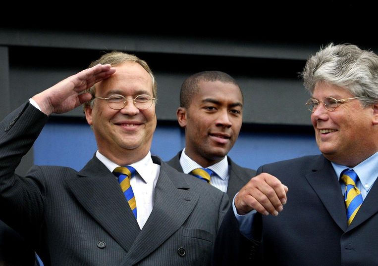 Oud-LPF'ers Peter Langendam (links), João Verela en John Dost tijdens een bijeenkomst op 11 mei 2002, vijf dagen na de moord op Pim Fortuyn. Beeld ANP