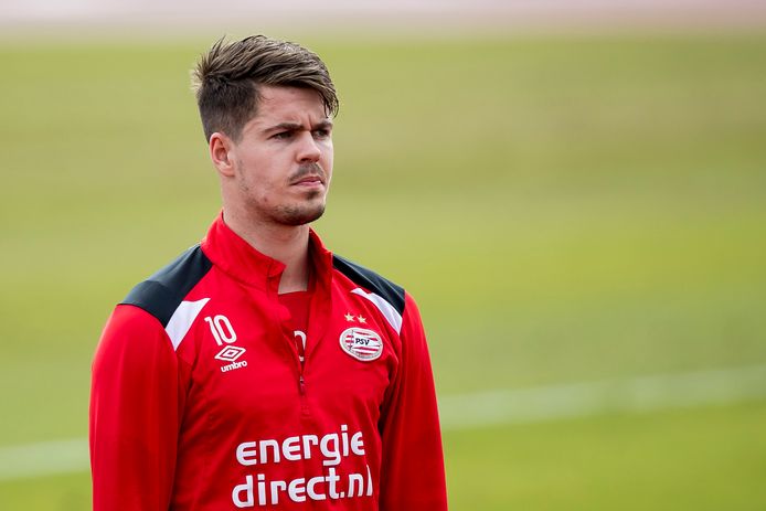 Marco van Ginkel op het veld.