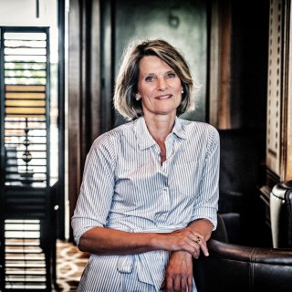‘Oorlog is voor onze generatie dichterbij dan ooit’: Europa-kenner Caroline de Gruyter