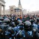 Russische politie dient rekening voor gemaakte overuren tijdens demonstraties
in bij betogers