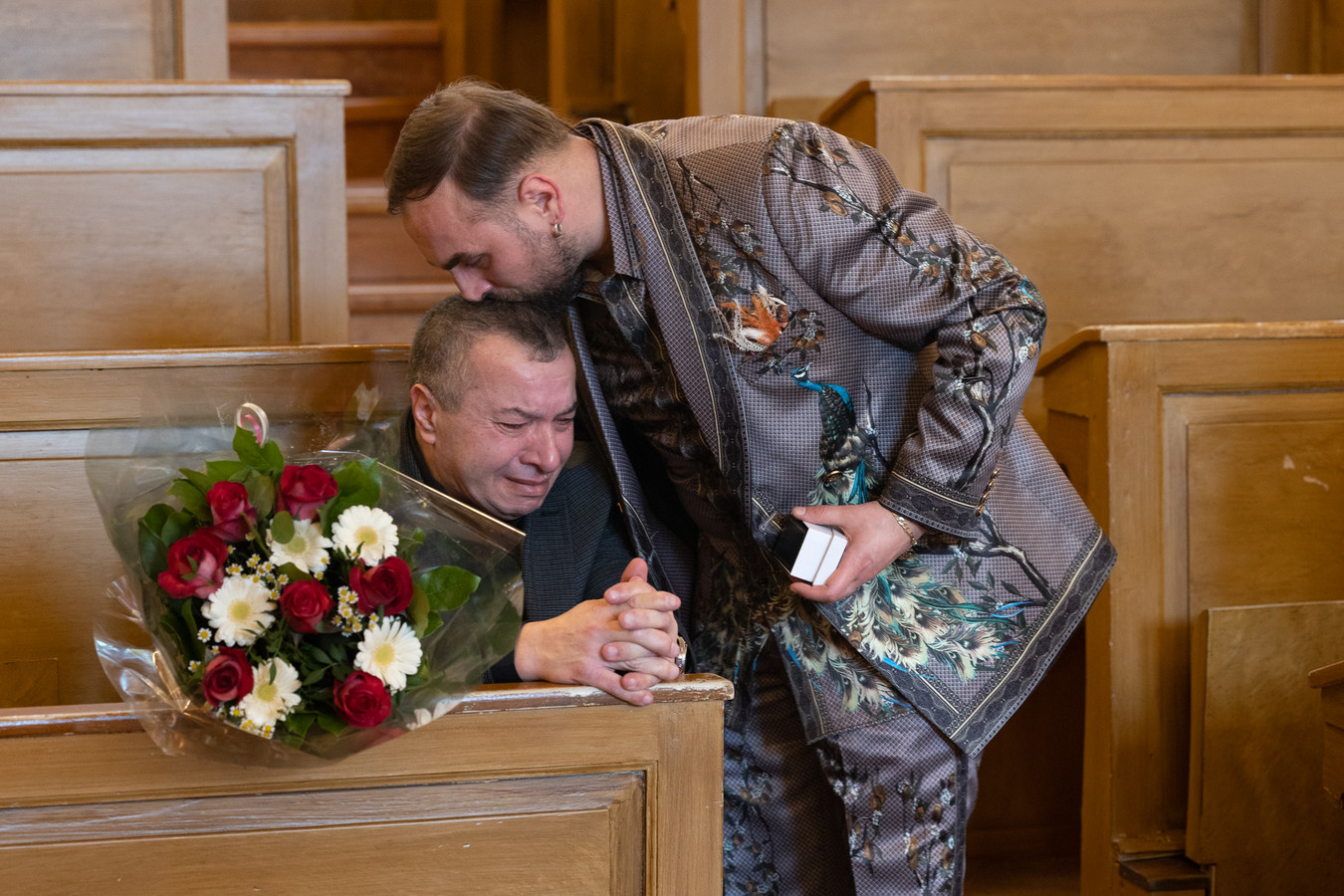 Undercover-acteur Gökhan Girginol stapt in huwelijksbootje op ...