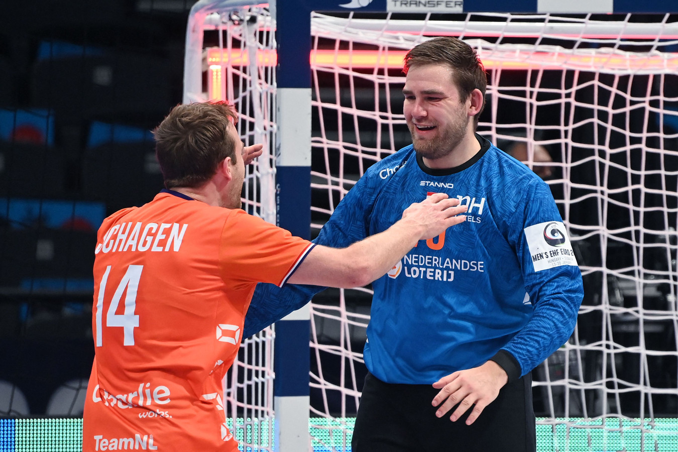 Ingevlogen Thijs van Leeuwen schittert plots op EK handbal ‘Ik was gisteren nog gewoon op het