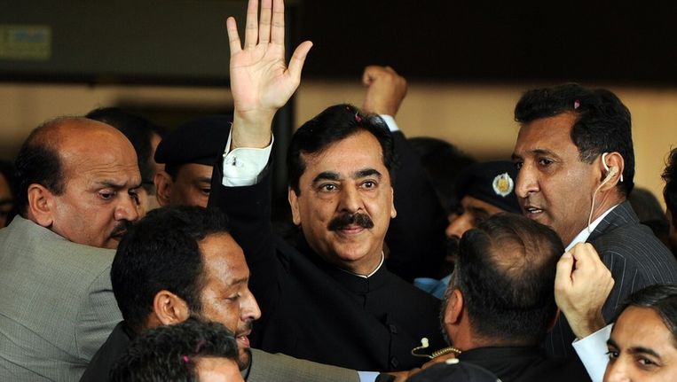 Premier Gilani (midden). Beeld afp