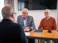 Oud-notarissen Dré Teeuwen en Peter van Dongen adviseren ouderen gratis bij vragen over nalatenschap en (levens)testament.
