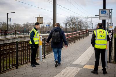 Kat-en-muisspel op NS-station Maarheeze tussen beveiligers en zwartrijders