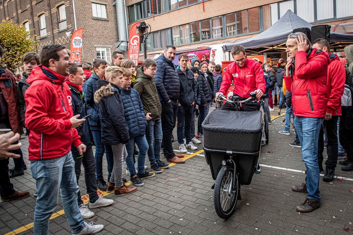 Het vertrek van Vincent Fierens.