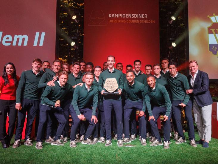 Oranje-bondscoach Ronald Koeman geeft prijzen én complimenten aan ‘feestploeg’ Willem II