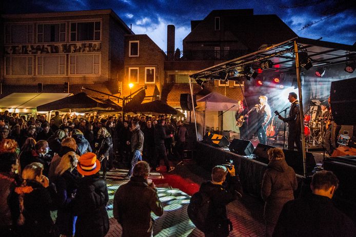 Prinsennacht op het Leienplein, in 2017, met een optreden van Meneer van Zanten.