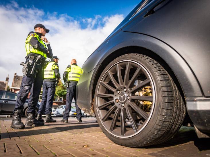 Bende van internetfraudeurs ontspringt de dans, op twee Helmonders na