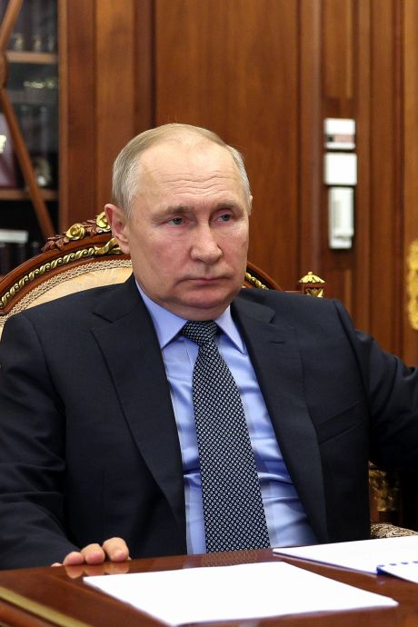 Vladimir Poutine dénonce “l’acte barbare” de la destruction du barrage de Kakhovka