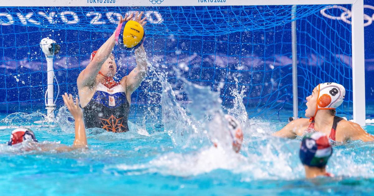 LIVE | Waterpolosters strijdend ten onder, Nederland al op ...