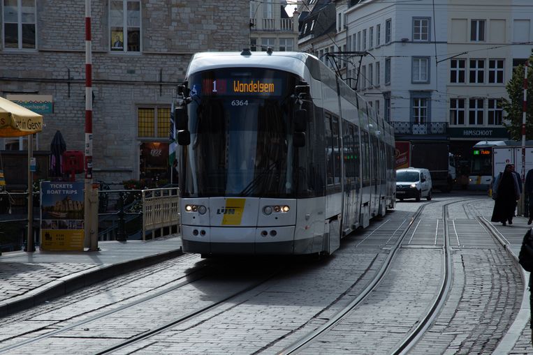 De tram in Gent is gratis voor jongeren tot veertien jaar. Beeld Shutterstock