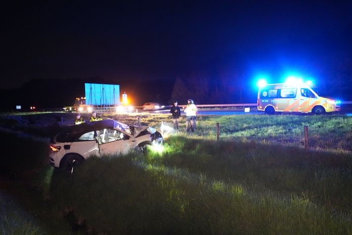 A18 bij Wehl: een auto sloeg hier over de kop.