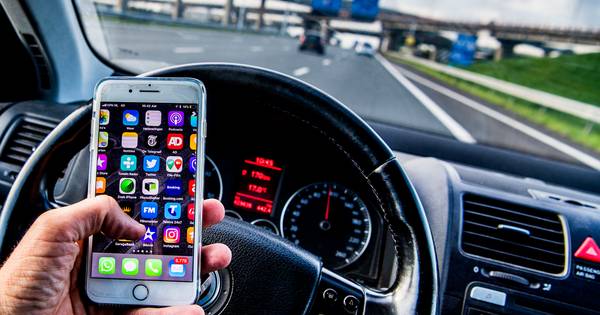 Smart camera at IJsselstein sees whether you are not calling hands-free: ‘A sneaky thing!’  |  Car