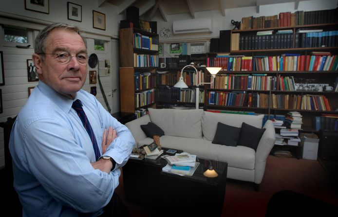 Prof. Van Mourik: „Het is één grote graaiende bende”