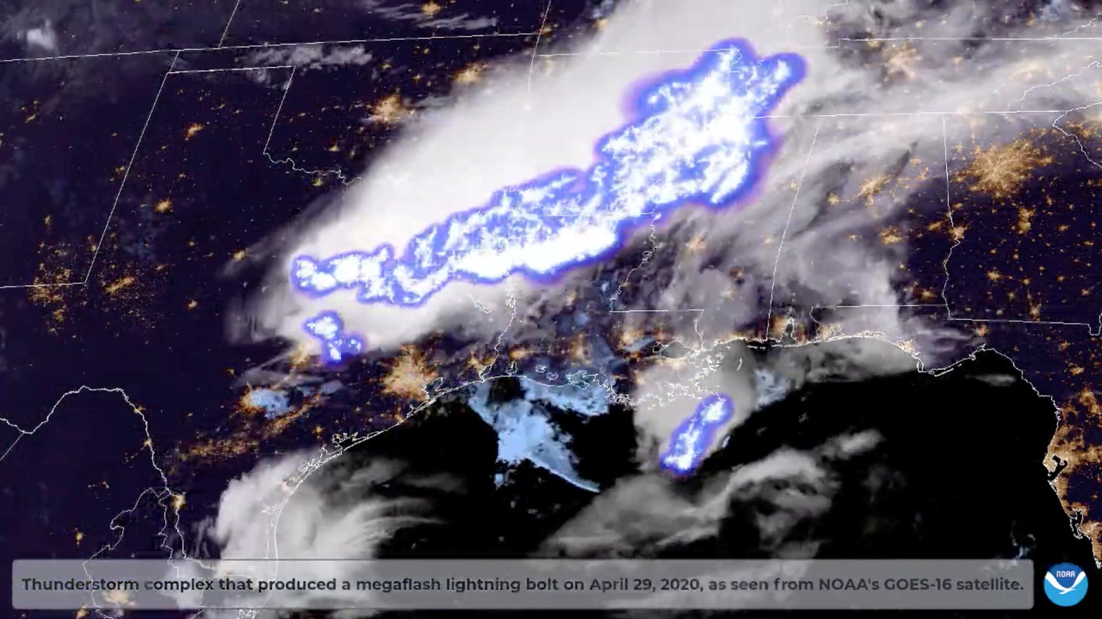 Een satellietbeeld van de langste bliksemflits ooit op 29 april 2020 boven de Verenigde Staten.