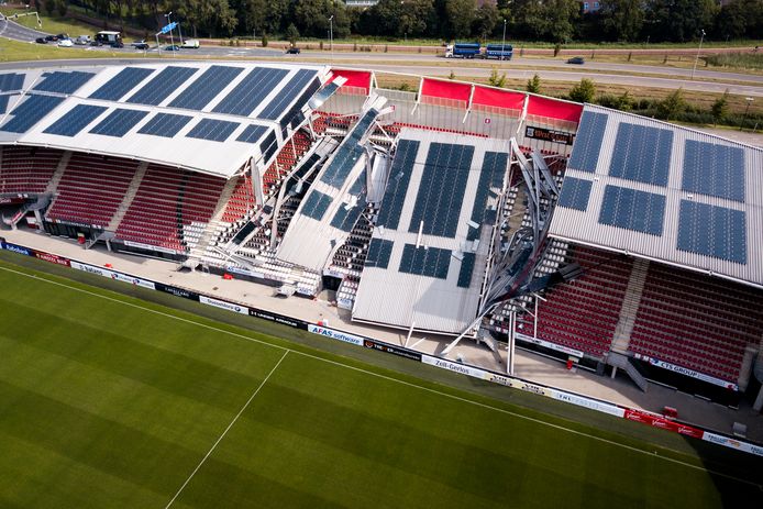 Schade aan het dak van het AFAS Stadion.