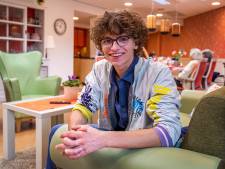 De volgens Rutte ‘briljante’ Teun (21) woont met mensen met dementie: ‘Er gebeuren hier zoveel mooie dingen’
