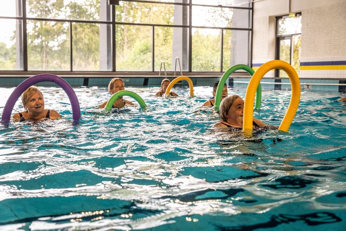 Zwembad De Wissen in Helmond heeft ook de deuren weer geopend voor zwemmers.