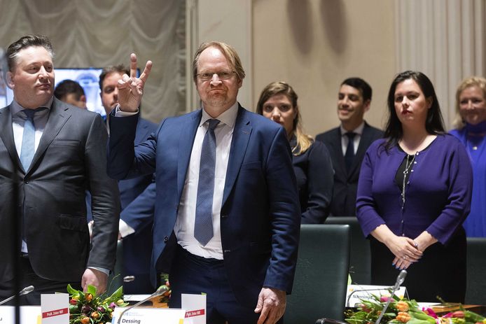 Annabel Nanninga (R) en Johan Dessing (l) namens Forum tijdens hun installatie als Statenlid van Noord-Holland.