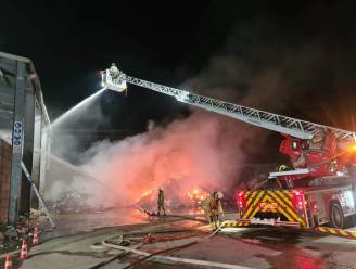 Brandweer uren lang in de weer met blussen van afvalhopen bij Renewi