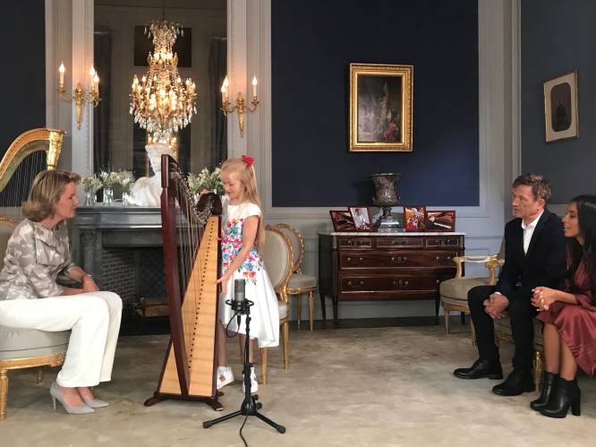 Stella (8) showt muzikaal talent aan koningin Mathilde: “Liever harp spelen dan huiswerk maken”