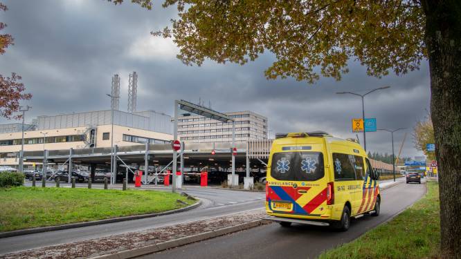 Ziekenhuis Apeldoorn werkt aan oplossing verkeersoverlast: ‘Ambulances moesten zelfs over het fietspad’