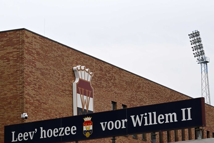 Het Koning Willem II stadion.