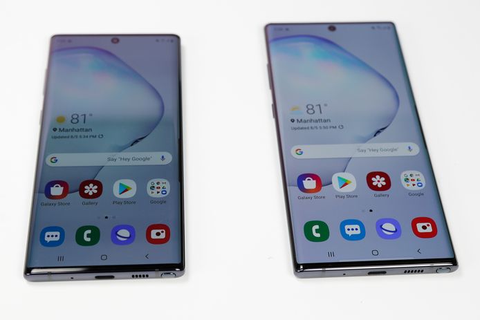 Links de Samsung Galaxy Note 10 en rechts de Samsung Galaxy Note 10+.