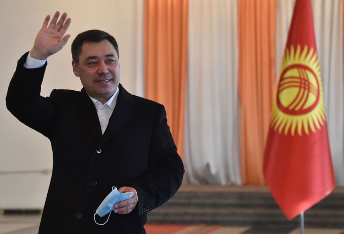 Sadyr Japarov wordt de nieuwe president van Kirgizië. Hij behaalde 79 procent van de stemmen.