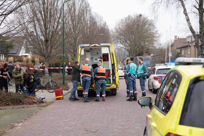 Het slachtoffer werd per ambulance naar het ziekenhuis gebracht.