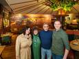 De familie Torella (v.l.n.r. Laura, Pia, Gaetano en Riccardo) in het restaurant aan de Taets van Amerongenstraat in Markelo. Het pand staat sinds enige tijd te koop.
