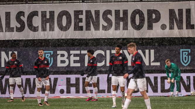 Jong PSV glijdt hard onderuit in Helmond en lijdt grootste uitnederlaag van het seizoen