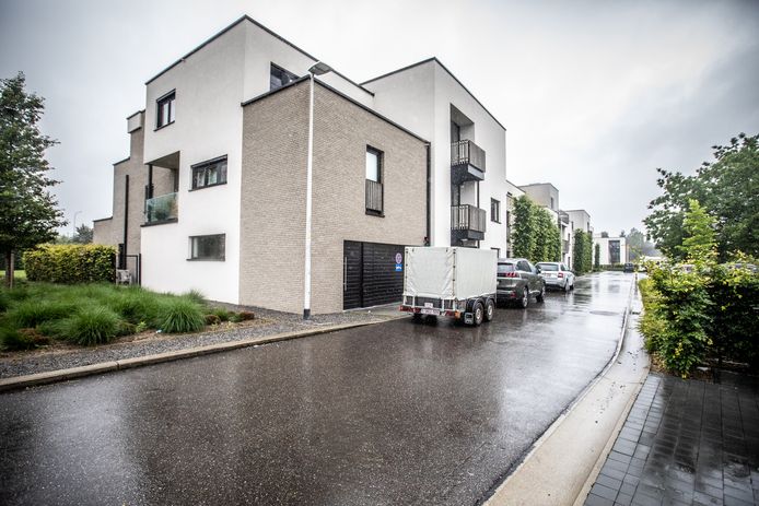 Het appartementencomplex aan de Luikersteenweg in Sint-Truiden, dat nu zes jaar later door en door rot blijkt te zijn.