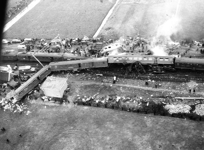 Luchtfoto van de treinramp bij Harmelen, 60 jaar geleden: