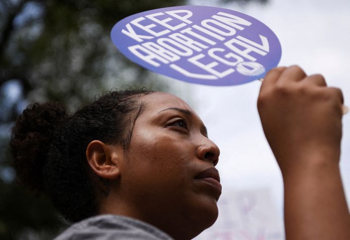 14 mei 2022: Een vrouw protesteert tegen het verbod op abortus in Houston, Texas.