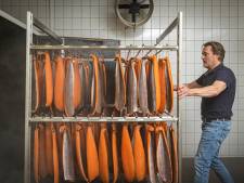 Gerookte zalm van Jeroen uit Enschede bij steeds meer restaurants op de kaart: 'Deze zalm smelt op je tong’