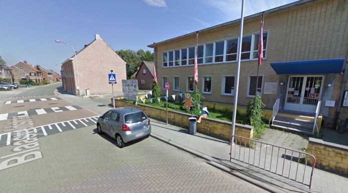 Le jeune homme devait rencontrer la fille devant l’école primaire “De Klim Op” à Tisselt (Willebroek).