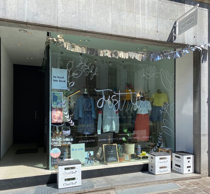 Pop-up in Just Hazel in de Burgstraat.