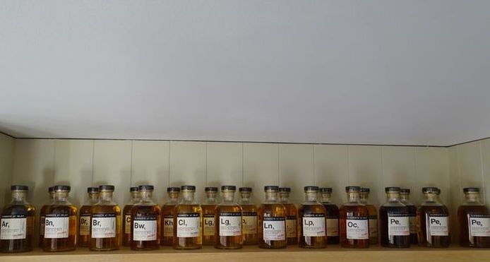 Collectie van 24 flessen Elements of Islay.