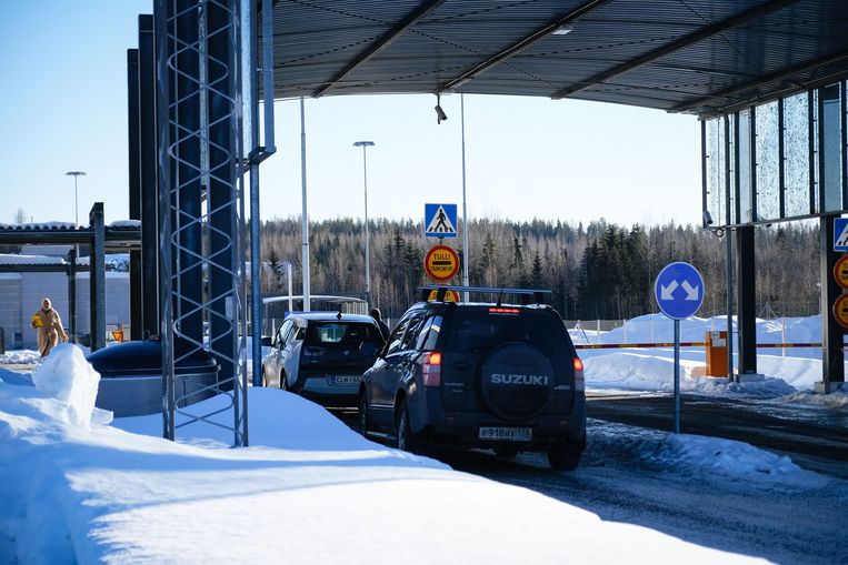 De grens tussen Finland en Rusland in Nuijamaa, het zuidoosten van Finland. Finland en Rusland delen een ruim 1300 kilometer lange grens met elkaar. Beeld AFP