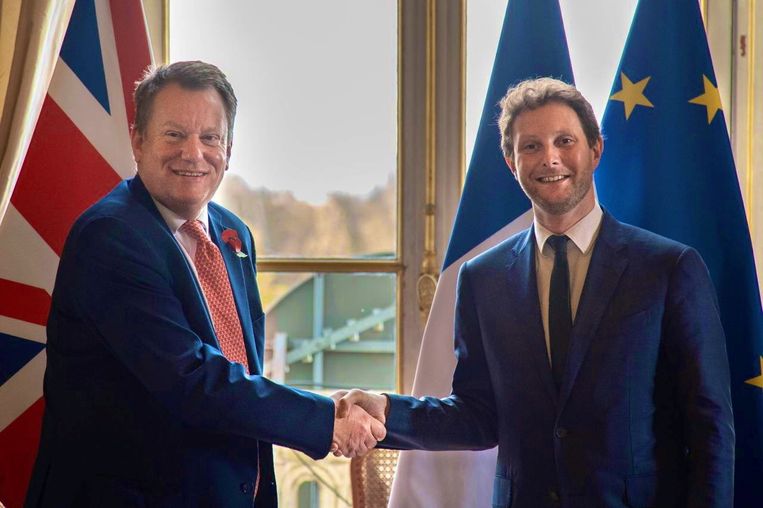 De Britse en Franse ministers David Frost en Clément Beaune zagen elkaar in Parijs. Beeld via REUTERS