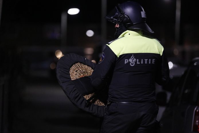 Politie en ME in Roosendaal