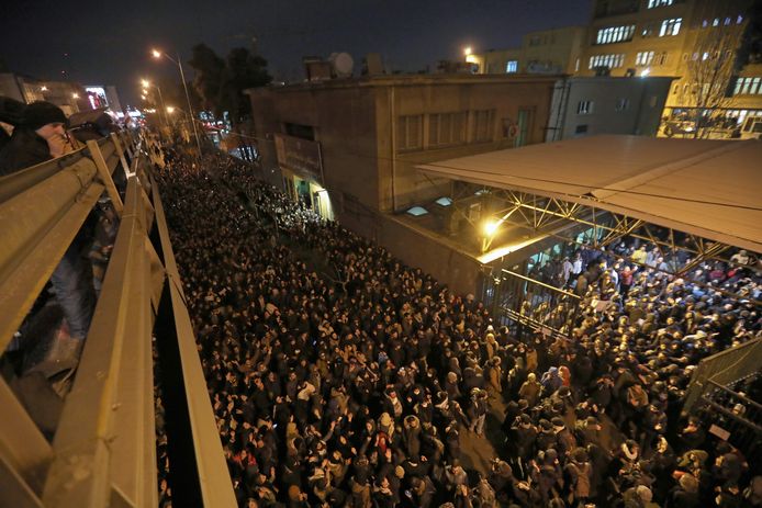 Honderden studenten verzamelden aan de Amirkabir Universiteit in hoofdstad Teheran.
