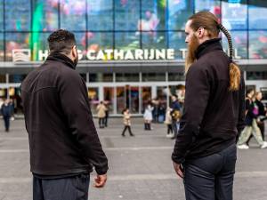 Albert en Gino pakken dagelijks dieven in drukste winkelcentrum van Nederland: ‘Ze stelen echt alles’