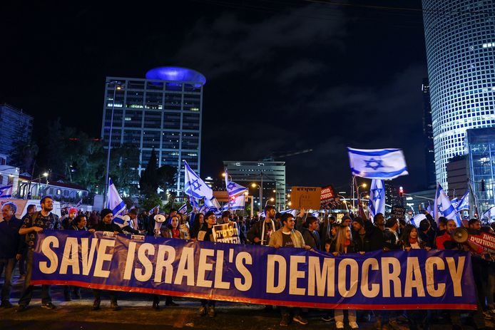 Des milliers de personnes ont manifesté samedi dans le centre de Tel-Aviv.